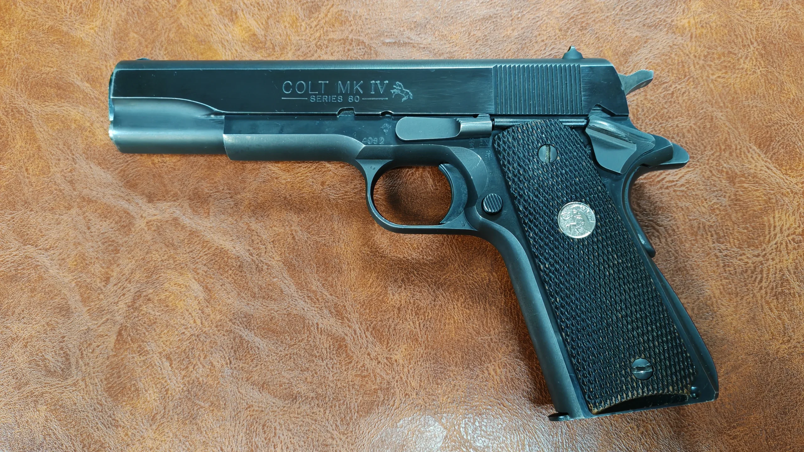 colt_1911a1_mkiv_serie_80_45_acp_brunita_USATO_031_1.webp Colt 1911A1 MKIV Serie 80 .45 ACP Brunita — Pistola Semiautomatica Usata - immagine 1