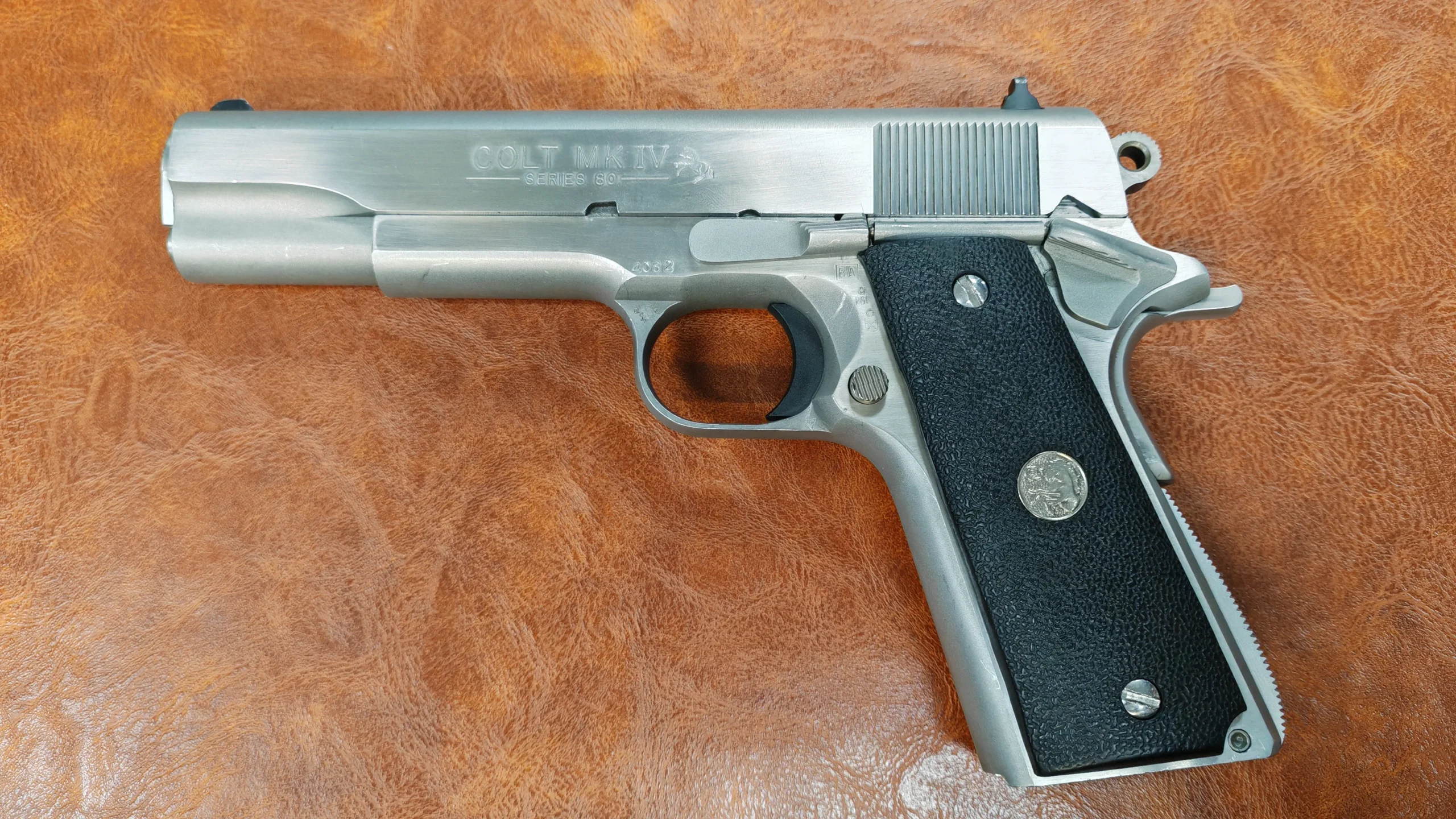 colt_1911a1_mkiv_serie_80_45_acp_inox_USATO_032_1.webp Colt 1911A1 MKIV Serie 80 .45 ACP Inox — Pistola Semiautomatica Usata - immagine 1
