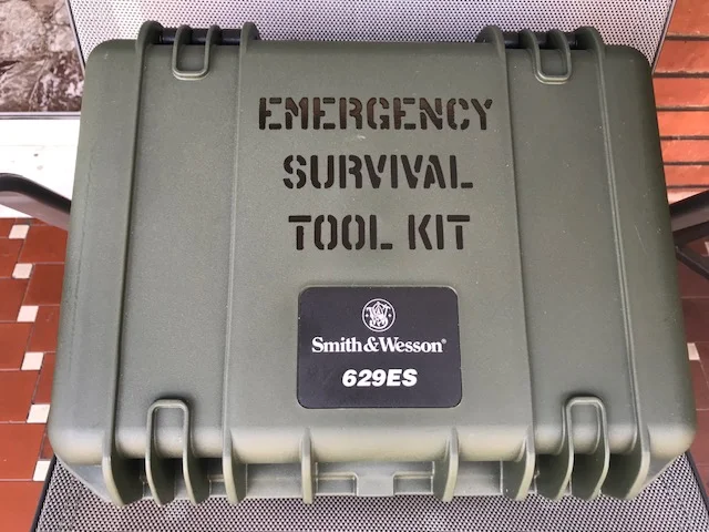 Smith & Wesson 629 Emergency Survival Kit .44 Magnum — Revolver Usato - immagine 11