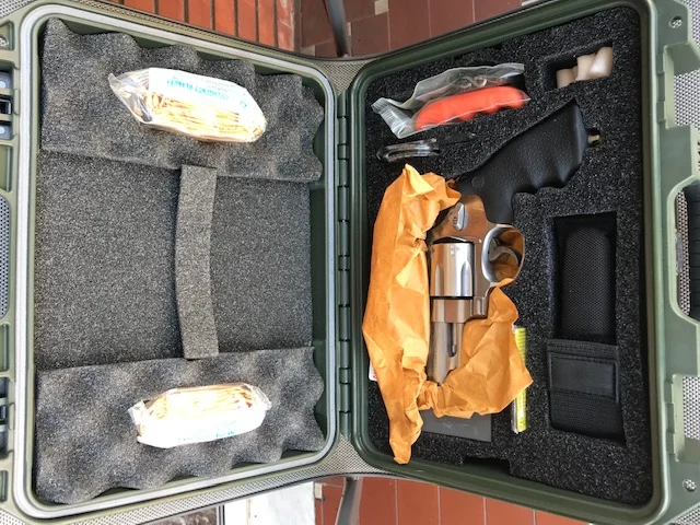 Smith & Wesson 629 Emergency Survival Kit .44 Magnum — Revolver Usato - immagine 12
