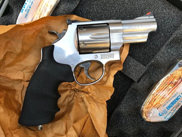Smith & Wesson 629 Emergency Survival Kit .44 Magnum — Revolver Usato - immagine 14
