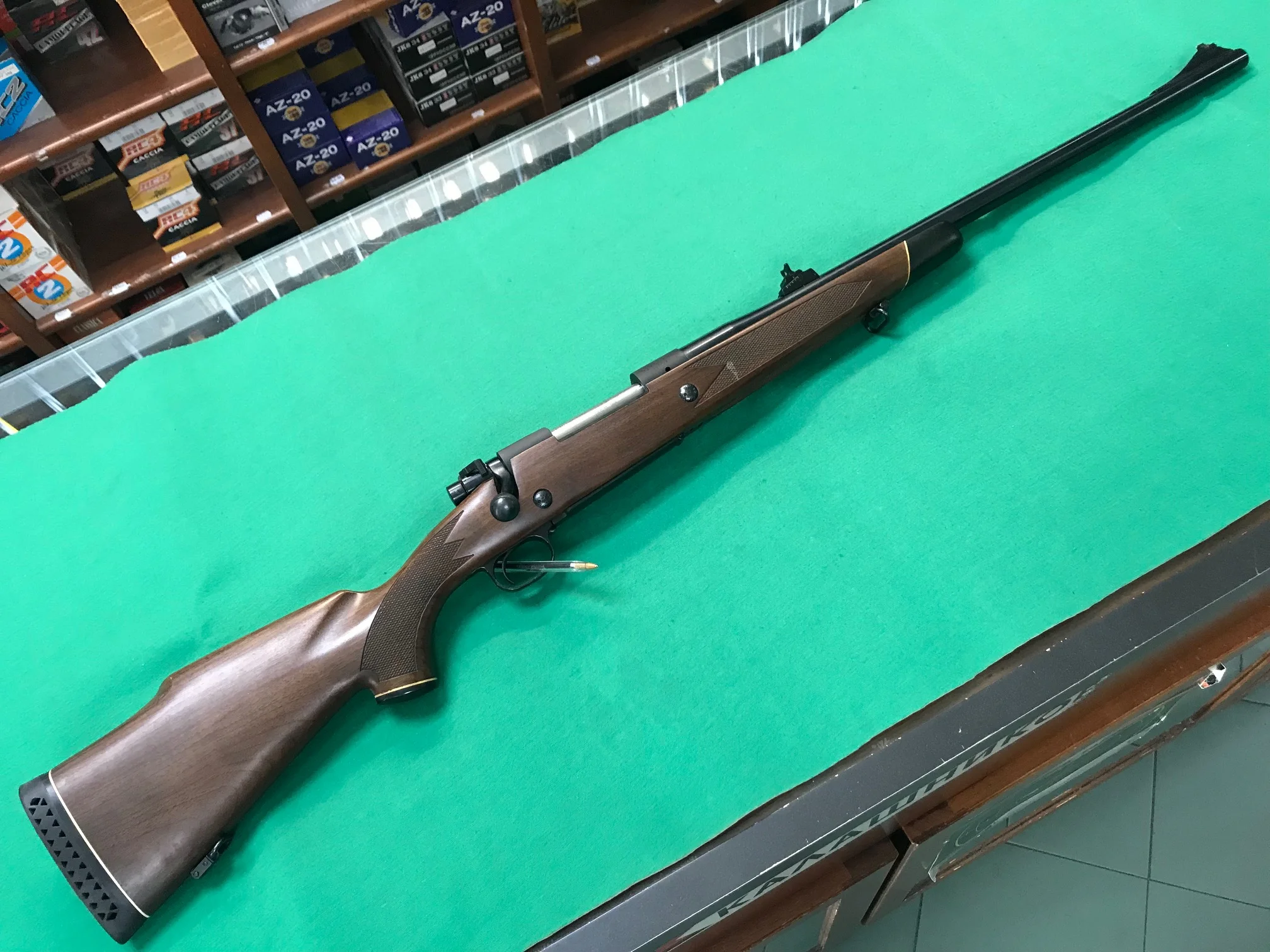 winchester_model_70_375_hh_magnum_USATO_011_1.webp Winchester Model 70 .375 H&H Magnum — Carabina a Otturatore Usata - immagine 1